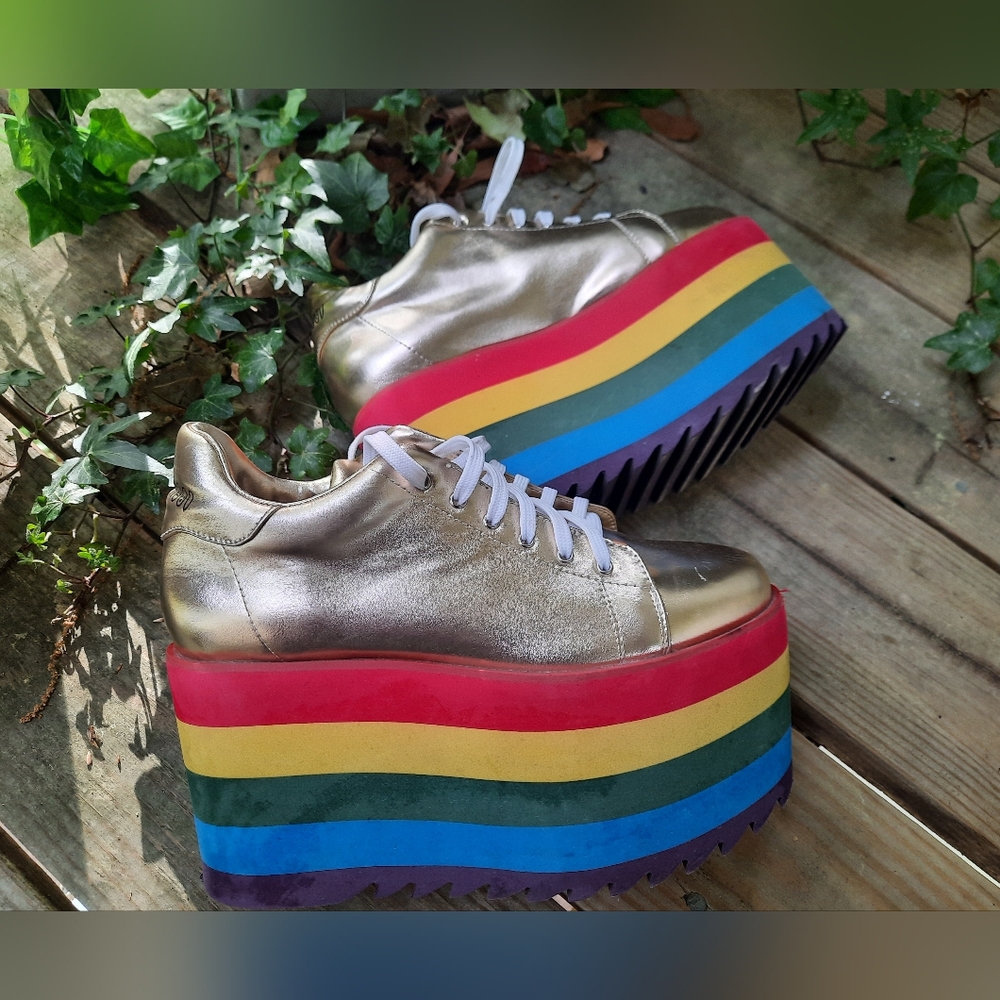 Current Mood Dolls Kill Rainbow Platforms
